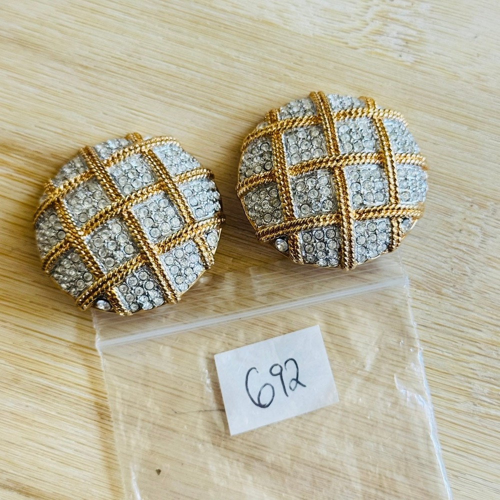 Swarovski Basket-Weave Earrings Signed Crystal Pave Chunky Regal Clip Round 90s - Picture 6 of 6